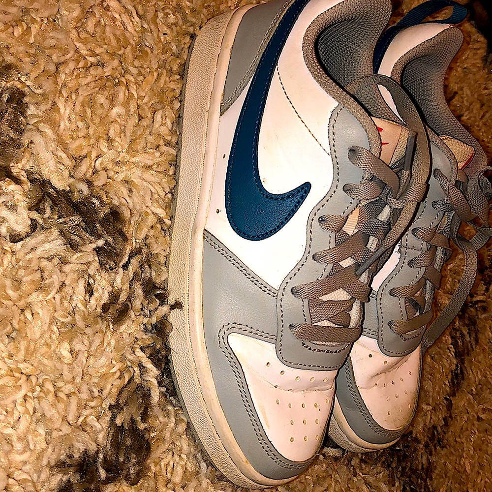 Nike shoes low top
